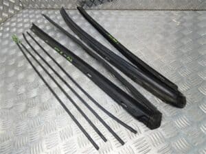 RIGHT and LEFT – Door Window Seals – Alfa Romeo 916 GTV Spider 1995-2005