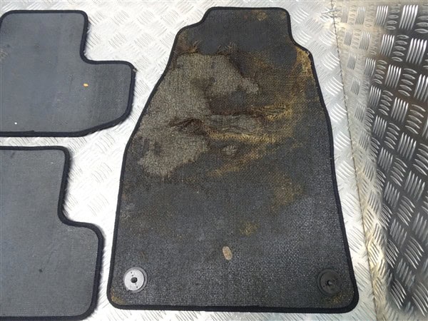 Black Floor Mats - Alfa Romeo 916 GTV 1995-2005 - Image 7