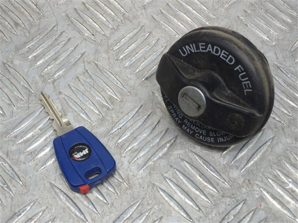 Lockable Fuel Cap with Key- Alfa Romeo 145 146 1994-2001 - Image 2