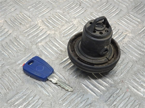 Lockable Fuel Cap with Key- Alfa Romeo 145 146 1994-2001 - Image 4