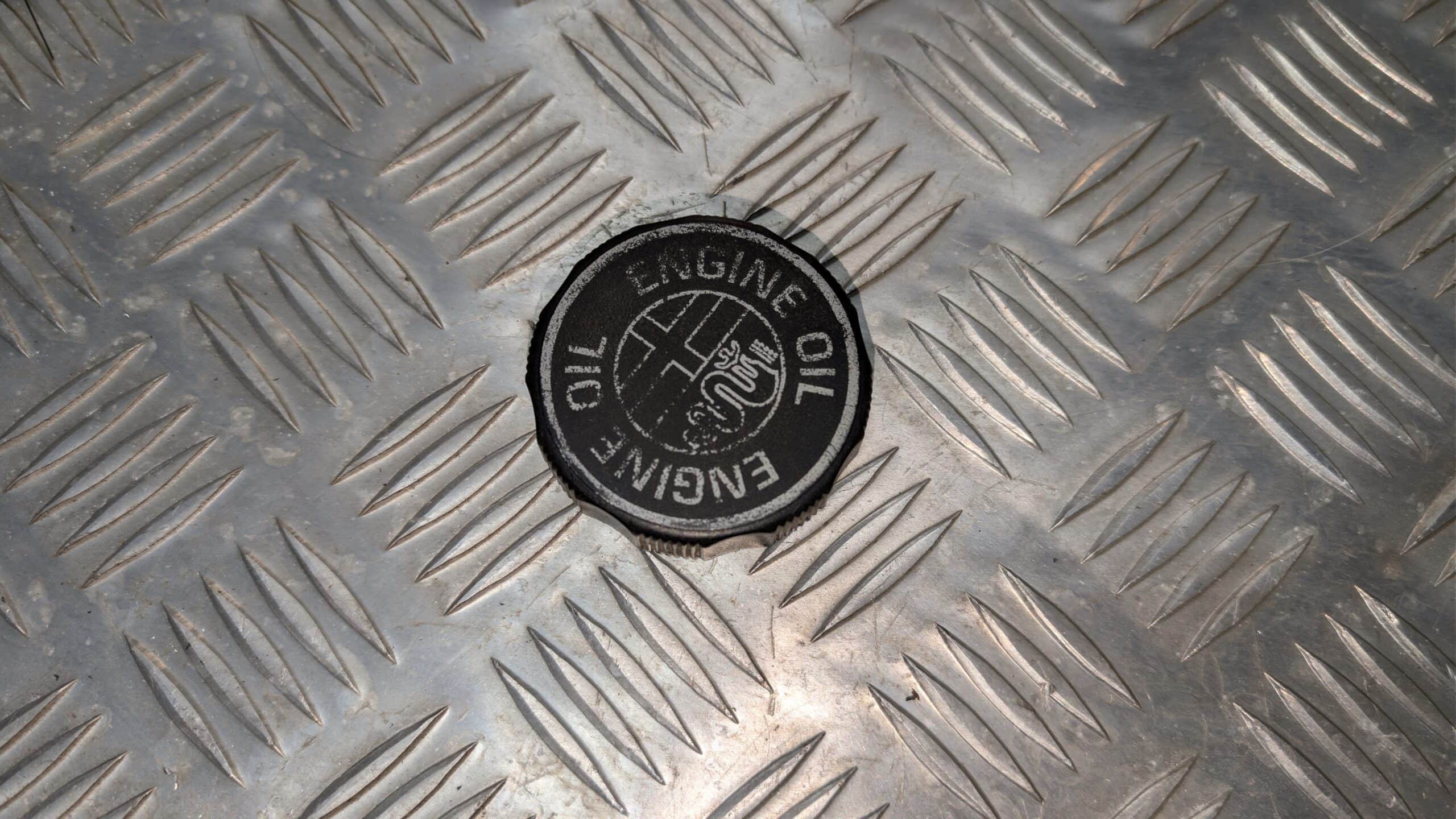 Oil Cap 2.5 3.0 3.2 V6 - Alfa Romeo 156 147 GT 166 916 GTV Spider